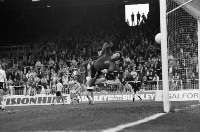 Framed Print : Manchester City 1-1 Ipswich Town, league match at Maine Road, Saturday 24th April 1982