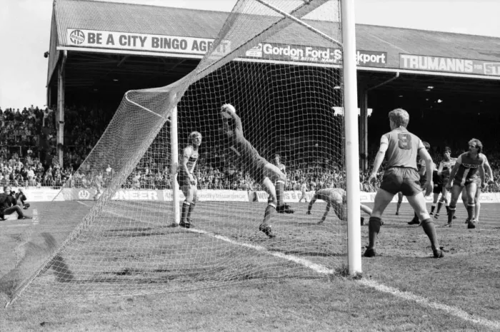Framed Print : Manchester City 1 v. Coventry 3. May 1982 MF07-05-038 Framed Print : Manchester City 1 v. Coventry 3. May 1982 MF07-05-038