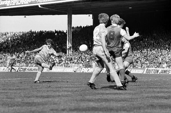 Manchester City 1 v. Coventry 3. May 1982 MF07-05-068