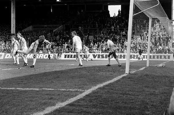 Manchester City 1 v. Crystal Palace 1. Division One Football. May 1981 MF02-28-017