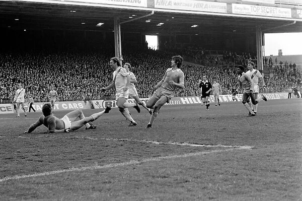 Manchester City 1 v. Crystal Palace 1. Division One Football. May 1981 MF02-28-008