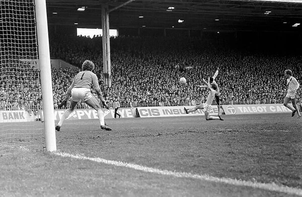 Manchester City 1 v. Crystal Palace 1. Division One Football. May 1981 MF02-28-070