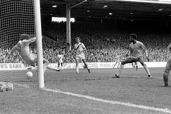 Manchester City 1 v. Crystal Palace 1. Division One Football. May 1981 MF02-28-078