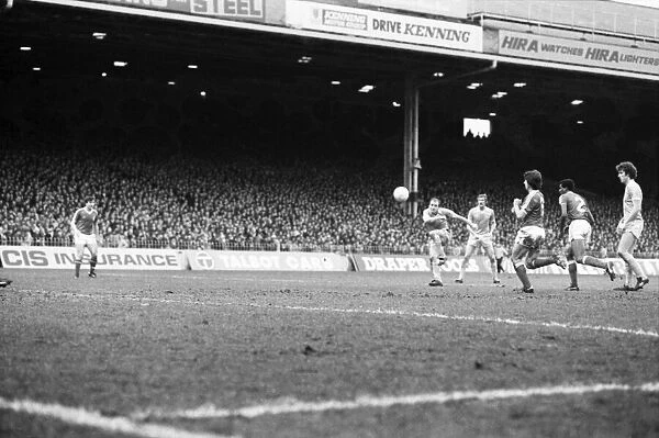 Manchester City 1 v. Nottingham Forest 1. Febuary 1981 MF01-24-039