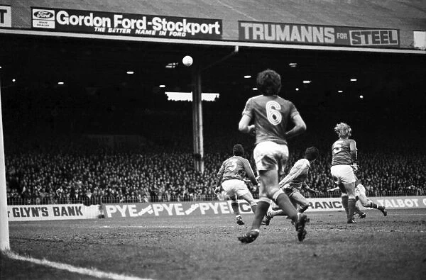 Manchester City 1 v. Nottingham Forest 1. Febuary 1981 MF01-24-043