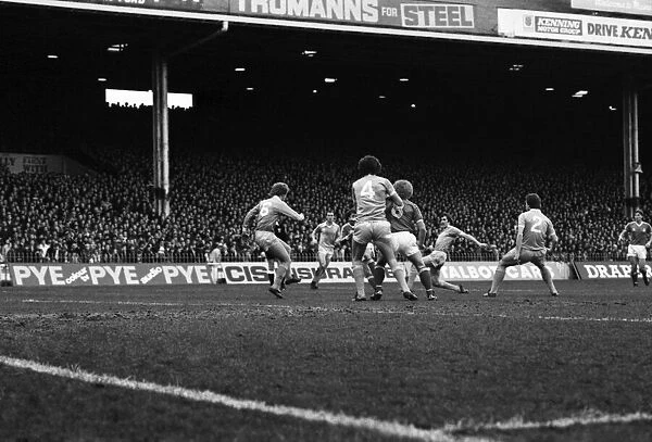 Manchester City 1 v. Nottingham Forest 1. Febuary 1981 MF01-24-036