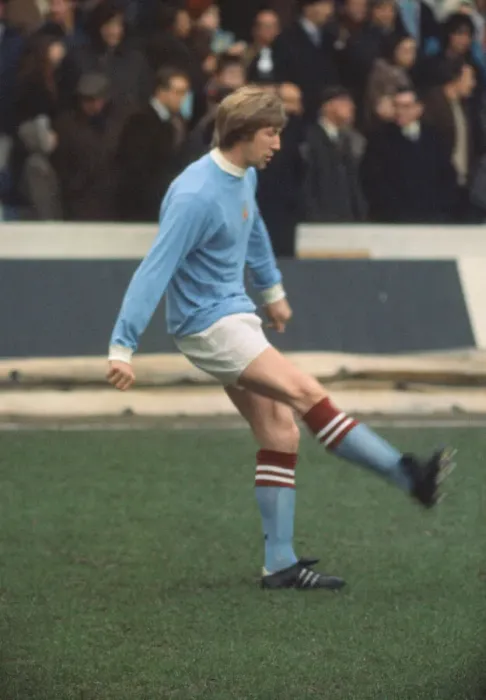 Framed Print : Manchester City 2 v Arsenal 0 First Division one match at Maine Road