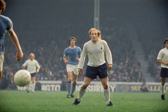 Framed Print : Manchester City 2 v Tottenham Hotspur 1 First Division one match at Maine Road Framed Print : Manchester City 2 v Tottenham Hotspur 1 First Division one match at Maine Road