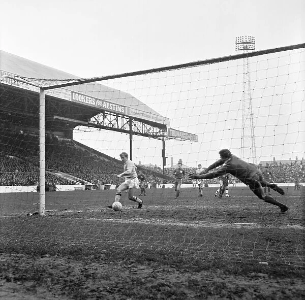 Manchester City 5-1 Fulham. 1968 League Campaign. Colin Bell nearly scores again