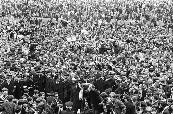 Framed Print : Manchester City fans celebrate after their team sealed the League title with a 3-4