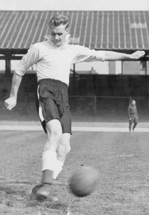 Framed Print : Manchester City footballer Don Revie 5th May 1949 Local Caption watscan