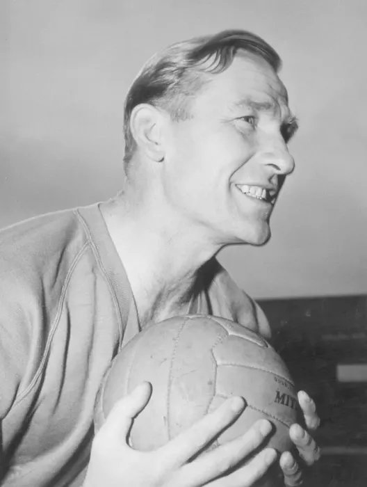 Framed Print : Manchester City goal keeper Bert Trautmann Circa 1960 Framed Print : Manchester City goal keeper Bert Trautmann Circa 1960