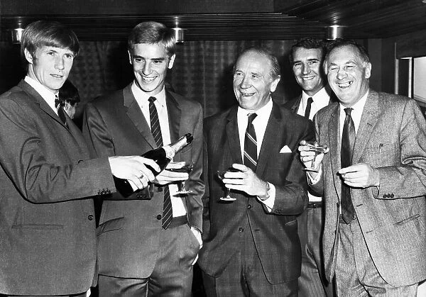 Manchester City manager Joe Mercer (right) and Manchester United manager Matt Busby