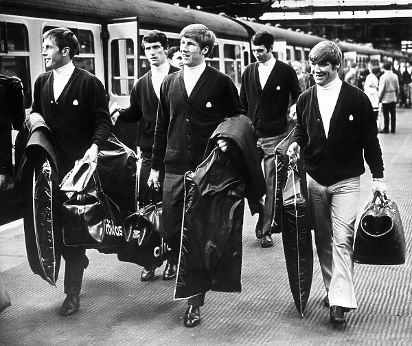 Manchester City players about to board the train at Picadilly station on their way to