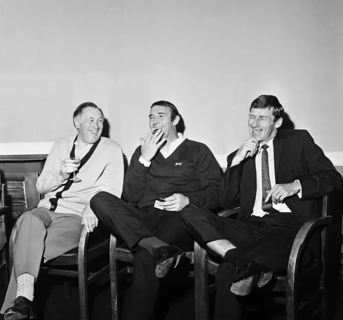 Framed Print : The Manchester City team celebrate winning the 1968 League title Framed Print : The Manchester City team celebrate winning the 1968 League title