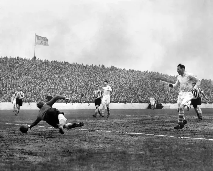 Framed Print : Manchester City v Grimsby Town. Grimsby Town keeper Hayhurst makes a flying save to fail