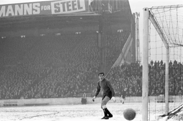 Framed Print : Manchester City v Tottenham Hotspur league match at Maine Road Framed Print : Manchester City v Tottenham Hotspur league match at Maine Road