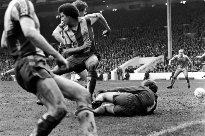 Framed Print : Manchester City v. West Bromwich Albion. March 1981 MF01-45-054 Framed Print : Manchester City v. West Bromwich Albion. March 1981 MF01-45-054