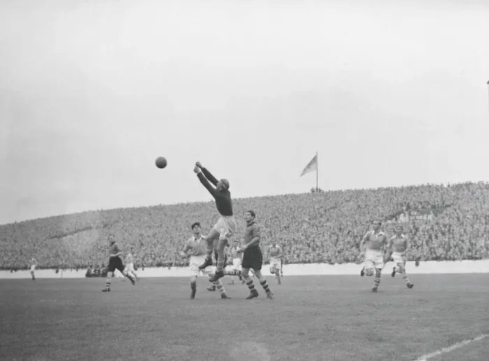 Framed Print : Manchester City v Wolverhampton Wanderers Bert Trautmann goalkeeper ( Man City