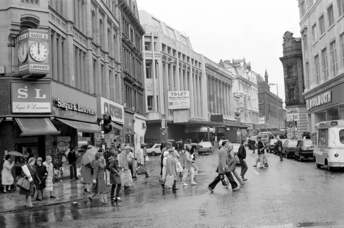Framed Print : Manchester: Manchesters Piccadilly / Market Street area busy with shoppers before Framed Print : Manchester: Manchesters Piccadilly / Market Street area busy with shoppers before