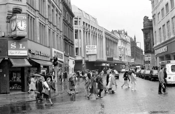 Framed Print : Manchester: Manchesters Piccadilly / Market Street area busy with shoppers before Framed Print : Manchester: Manchesters Piccadilly / Market Street area busy with shoppers before