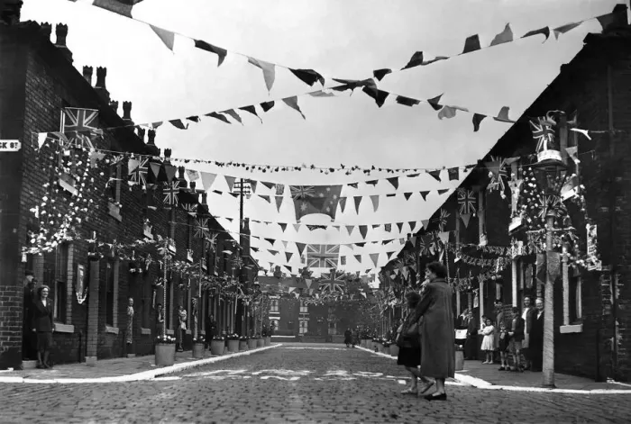 Framed Print : A Manchester street decked out with coronation decorations in celebration of Framed Print : A Manchester street decked out with coronation decorations in celebration of