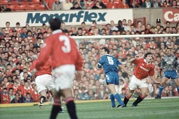 Manchester United 0 - 3 Everton, Premier League match at Old Trafford. Mark Hughes