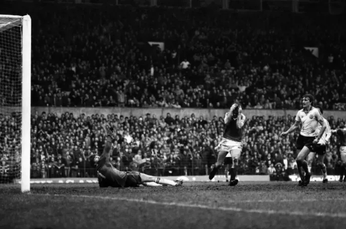 Framed Print : Manchester United 0 v. Leeds United 1. Division One Football. February 1981 MF01-37-098 Framed Print : Manchester United 0 v. Leeds United 1. Division One Football. February 1981 MF01-37-098