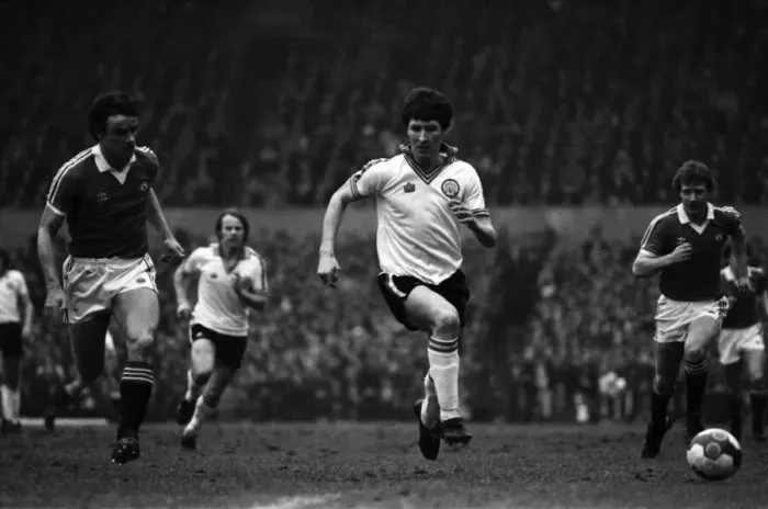 Framed Print : Manchester United 0 v. Leeds United 1. Division One Football. February 1981 MF01-37-062 Framed Print : Manchester United 0 v. Leeds United 1. Division One Football. February 1981 MF01-37-062