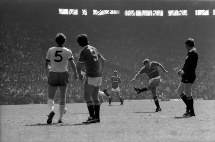 Framed Print : Manchester United 0 v. West Ham 0. April 1984 MF15-08-015 Framed Print : Manchester United 0 v. West Ham 0. April 1984 MF15-08-015