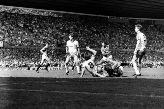 Framed Print : Manchester United 0 v. West Ham 0. April 1984 MF15-08-045 Framed Print : Manchester United 0 v. West Ham 0. April 1984 MF15-08-045