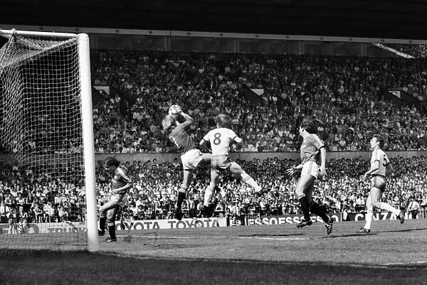 Manchester United 0 v. West Ham 0. April 1984 MF15-08-058