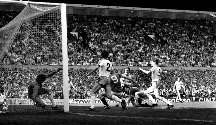 Framed Print : Manchester United 0 v. West Ham 0. April 1984 MF15-08-050 Framed Print : Manchester United 0 v. West Ham 0. April 1984 MF15-08-050