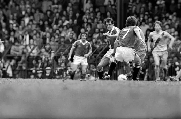 Framed Print : Manchester United 1 v. Crystal Palace 0. Division One Football. April 1981 MF02-12-046 Framed Print : Manchester United 1 v. Crystal Palace 0. Division One Football. April 1981 MF02-12-046