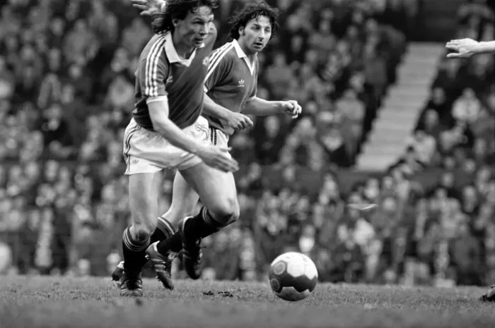 Framed Print : Manchester United 1 v. Crystal Palace 0. Division One Football. April 1981 MF02-12-050
