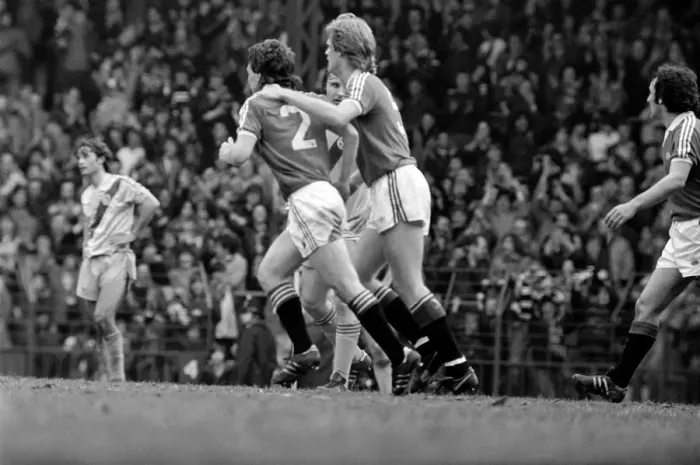 Framed Print : Manchester United 1 v. Crystal Palace 0. Division One Football. April 1981 MF02-12-018