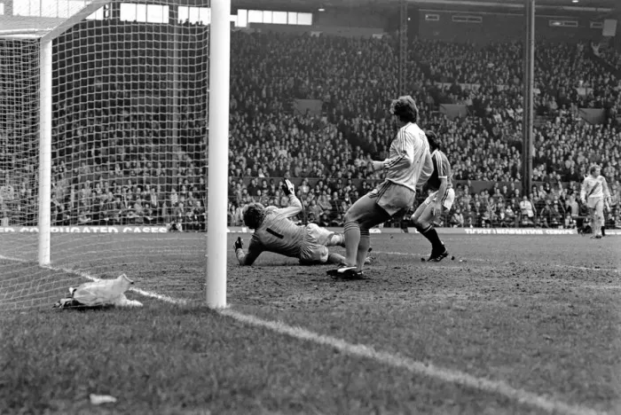 Framed Print : Manchester United 1 v. Crystal Palace 0. Division One Football. April 1981 MF02-12-058 Framed Print : Manchester United 1 v. Crystal Palace 0. Division One Football. April 1981 MF02-12-058