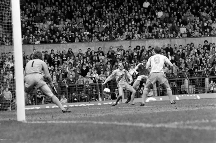 Framed Print : Manchester United 1 v. Crystal Palace 0. Division One Football. April 1981 MF02-12-001 Framed Print : Manchester United 1 v. Crystal Palace 0. Division One Football. April 1981 MF02-12-001