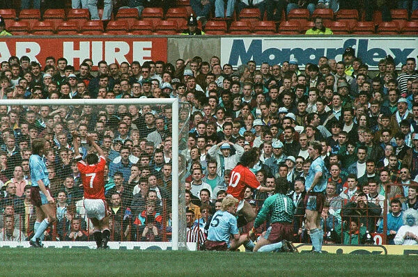 Manchester United 1 v. Manchester City 0. Ryan Giggs scores his first goal for