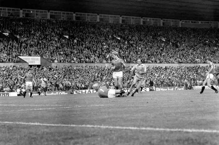 Framed Print : Manchester United 1 v. Stoke 0. October 1982 MF08-01-035 Framed Print : Manchester United 1 v. Stoke 0. October 1982 MF08-01-035