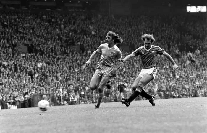 Framed Print : Manchester United 1 v. Stoke 0. October 1982 MF08-01-032 Framed Print : Manchester United 1 v. Stoke 0. October 1982 MF08-01-032