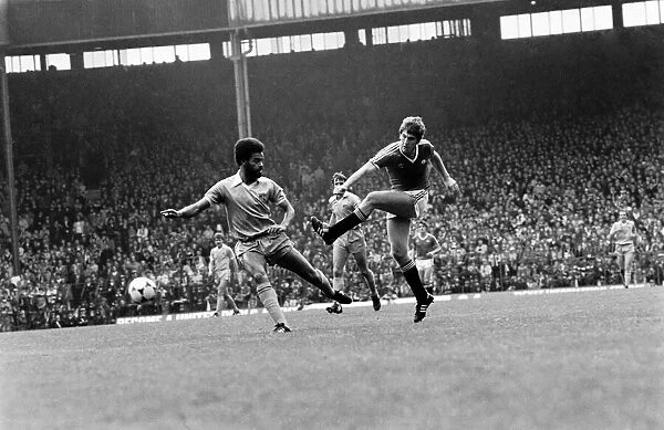 Manchester United 1 v. Stoke 0. October 1982 MF08-01-009