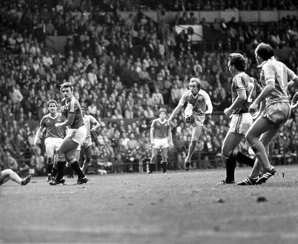 Manchester United 1 v. Stoke 0. October 1982 MF08-01-022