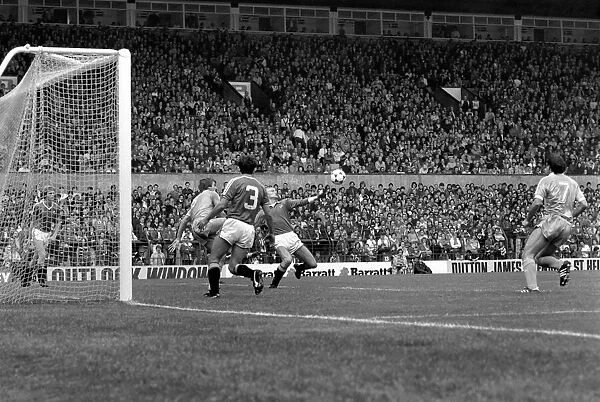 Manchester United 1 v. Stoke 0. October 1982 MF08-01-042