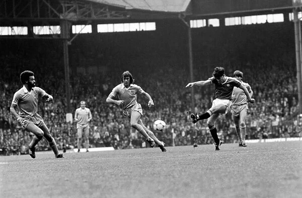 Manchester United 1 v. Stoke 0. October 1982 MF08-01-030