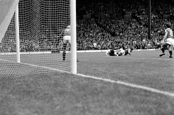 Framed Print : Manchester United 1 v. Swansea 0. Division 1 Football. September 1981 MF03-20-040 Framed Print : Manchester United 1 v. Swansea 0. Division 1 Football. September 1981 MF03-20-040