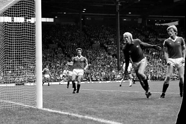 Manchester United 1 v. Swansea 0. Division 1 Football. September 1981 MF03-20-038