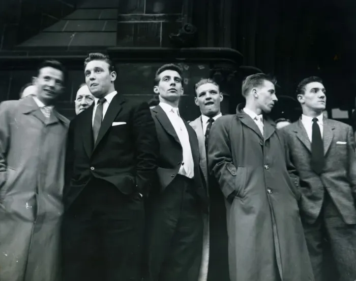 Framed Print : Manchester United 1957. l-r Berry, Tom Currie, Colman, Pegg, Jones Framed Print : Manchester United 1957. l-r Berry, Tom Currie, Colman, Pegg, Jones