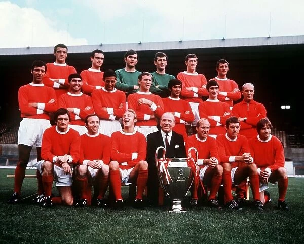 Manchester United 1968 football team with European Cup