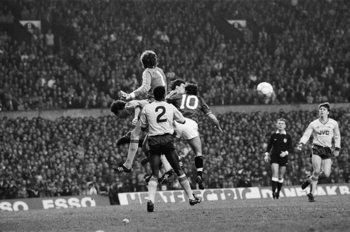 Framed Print : Manchester United 2-0 Arsenal, Old Division One, Old Trafford, January 24th 1987 Framed Print : Manchester United 2-0 Arsenal, Old Division One, Old Trafford, January 24th 1987